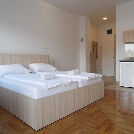 Apartment Subotica Esterno foto